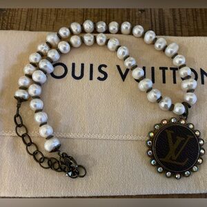 Women’s necklace